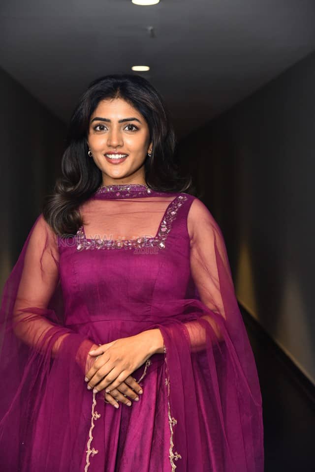 Actress Eesha Rebba Speech at 3Roses Season 2 Teaser Launch Photos 21