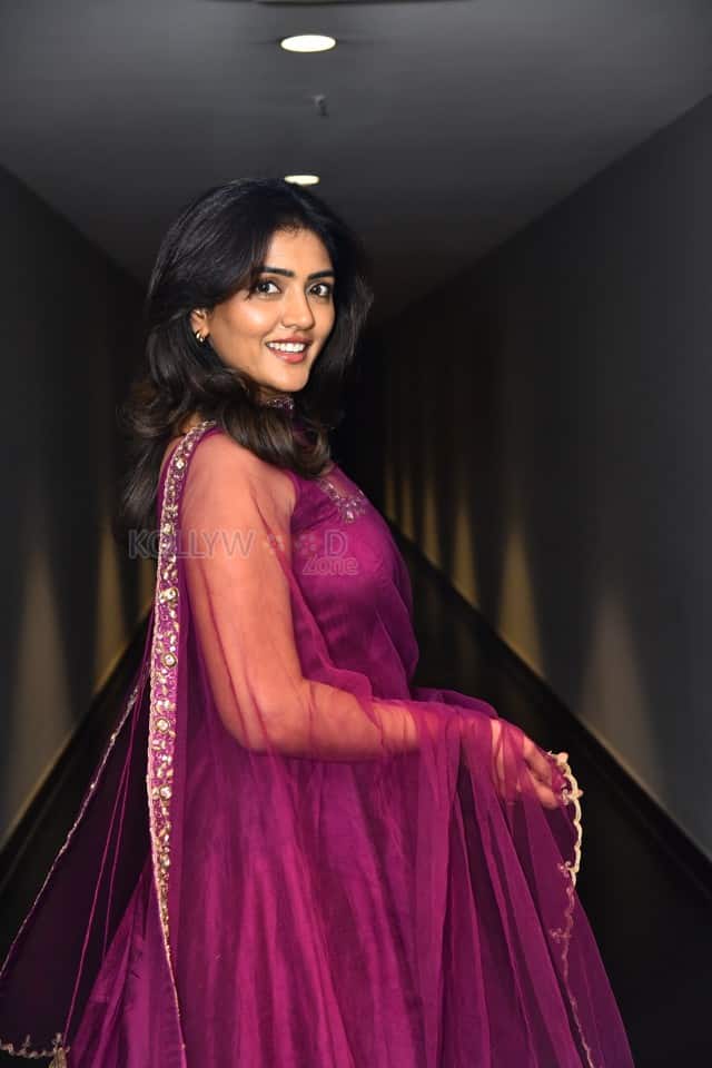 Actress Eesha Rebba Speech at 3Roses Season 2 Teaser Launch Photos 23