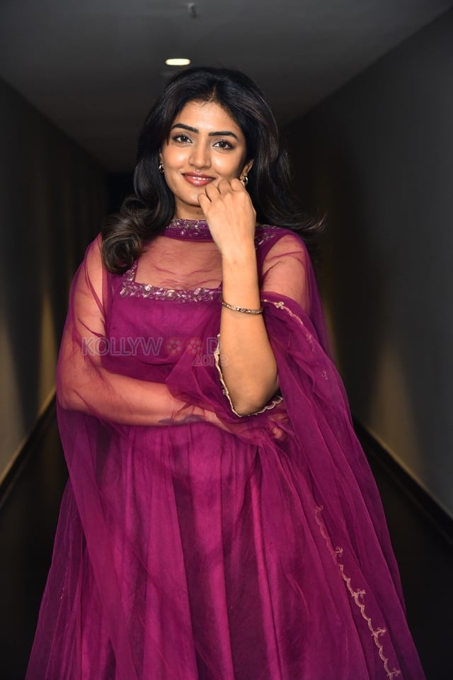 Actress Eesha Rebba Speech at 3Roses Season 2 Teaser Launch Photos 26
