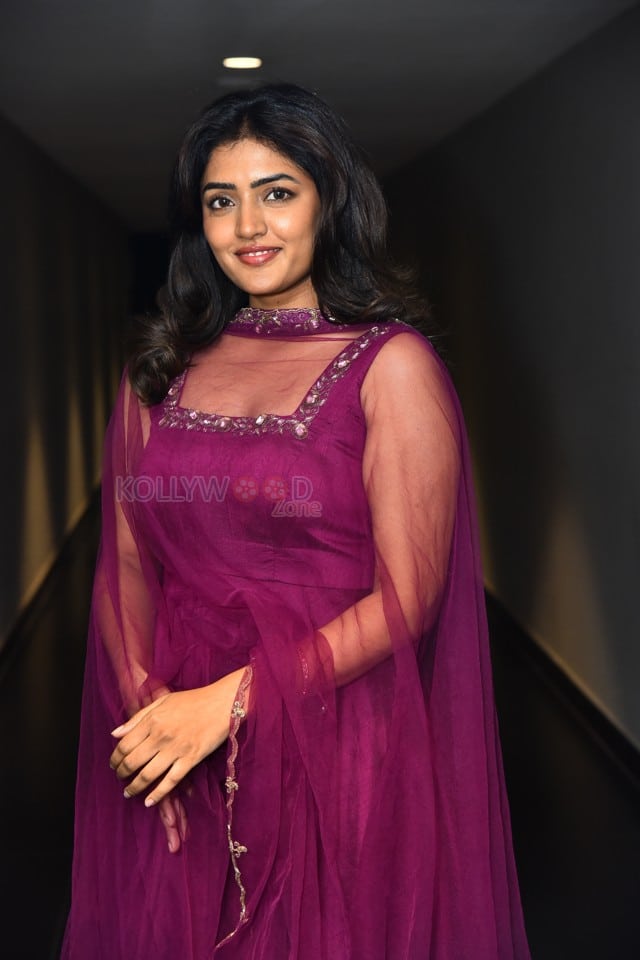Actress Eesha Rebba Speech at 3Roses Season 2 Teaser Launch Photos 28