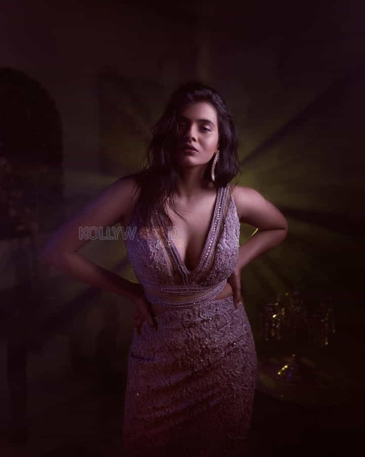 Actress Hebah Patel Cleavage Photoshoot Stills