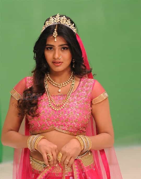 Actress Hebah Patel Hot Pics