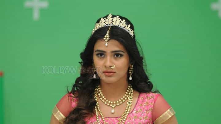 Actress Hebah Patel Hot Pics