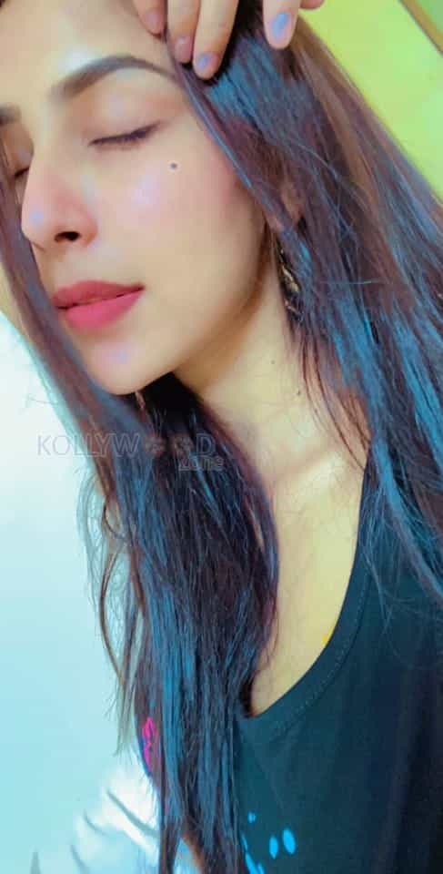 Actress Kapilakshi Malhotra Lockdown Photos