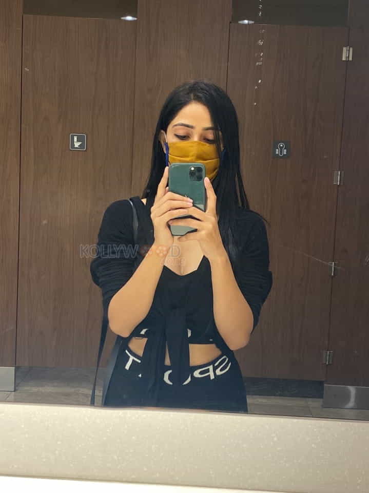 Actress Kapilakshi Malhotra Lockdown Photos