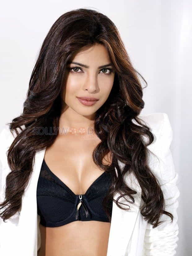 Actress Priyanka Chopra Hot Sexy Pictures