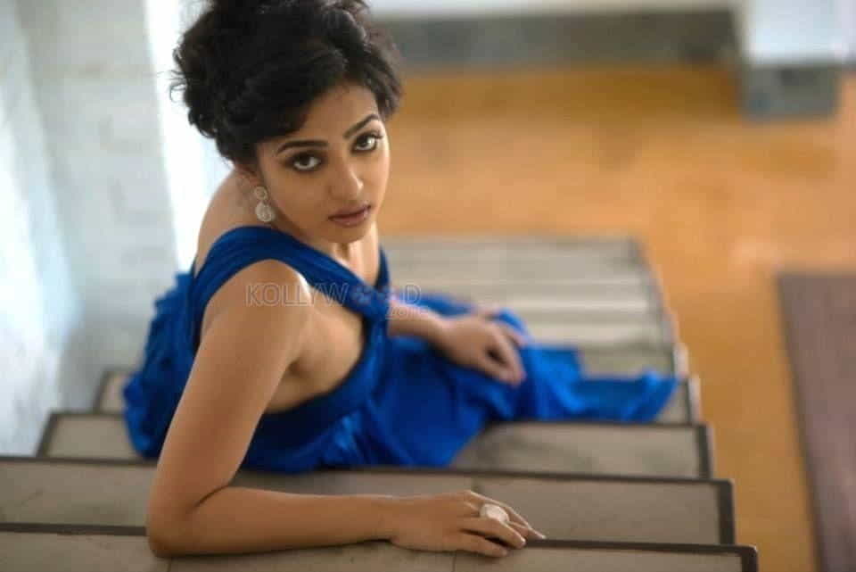 Actress Radhika Apte Hot Sexy Pictures