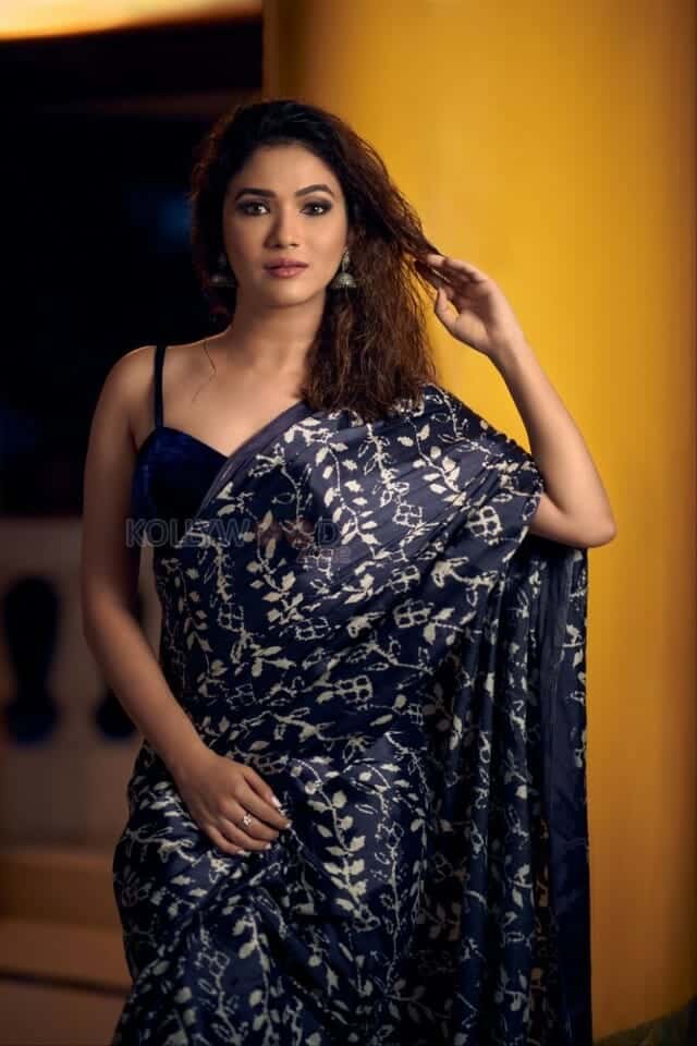 Actress Ridhima Pandit in a Sexy Saree Photoshoot Pictures 03