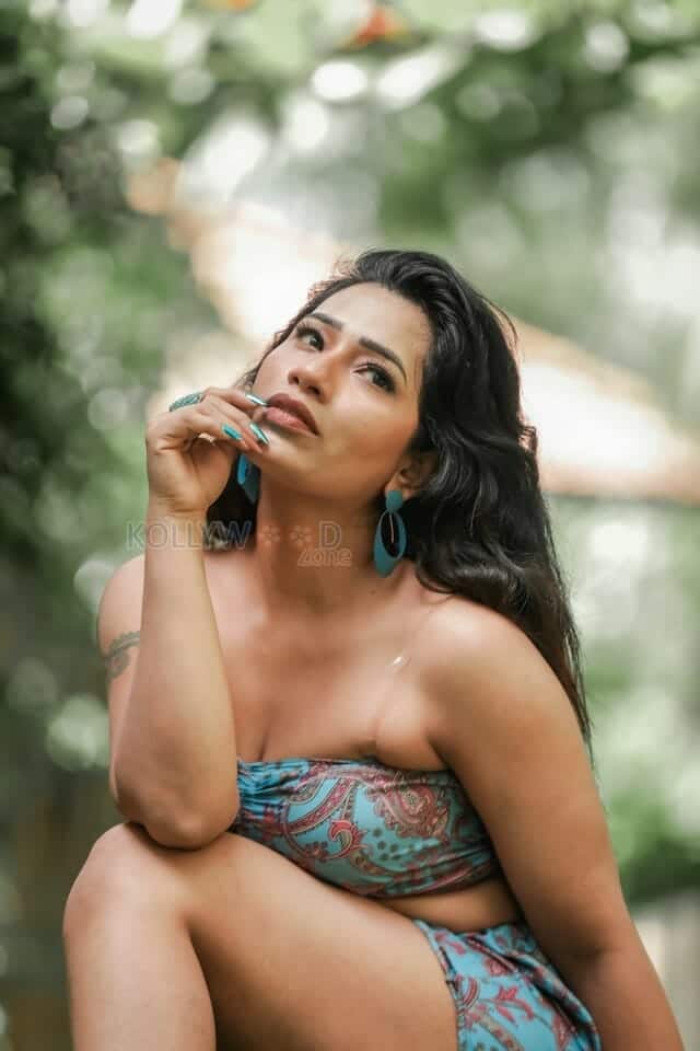 Actress Sanjana Naidu Glamour Photoshoot Stills 14