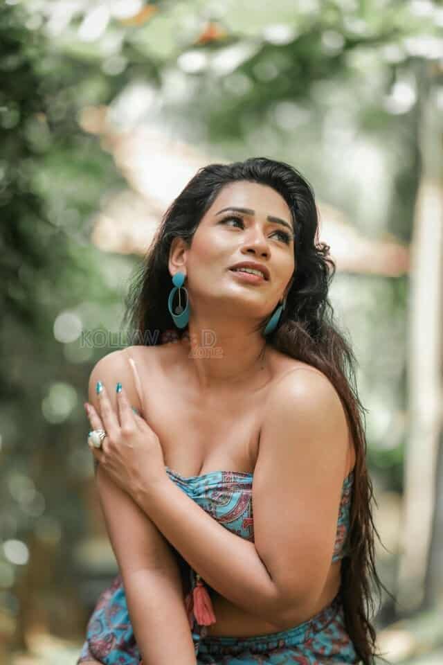 Actress Sanjana Naidu Glamour Photoshoot Stills 18