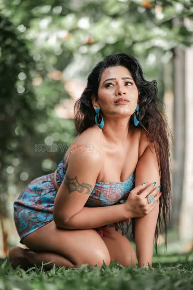 Actress Sanjana Naidu Glamour Photoshoot Stills 20