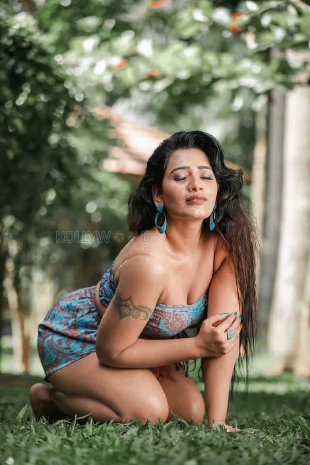 Actress Sanjana Naidu Glamour Photoshoot Stills 21