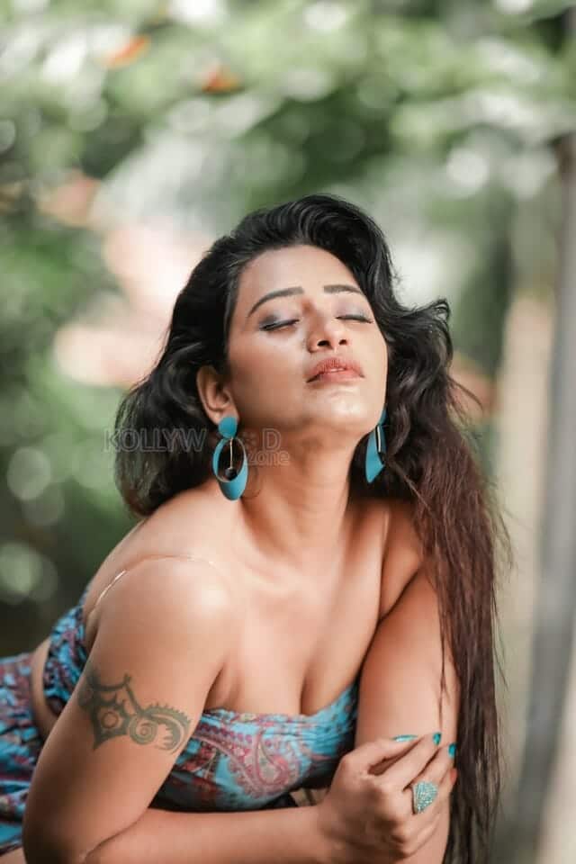 Actress Sanjana Naidu Glamour Photoshoot Stills 22
