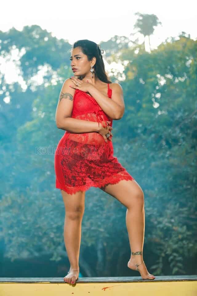 Actress Sanjana Naidu Glamour Photoshoot Stills 25