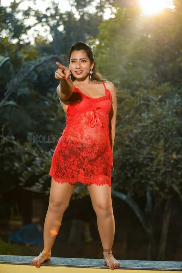 Actress Sanjana Naidu Glamour Photoshoot Stills 29