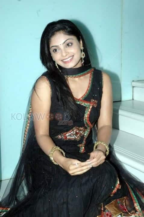 Actress Shikha Pictures 04