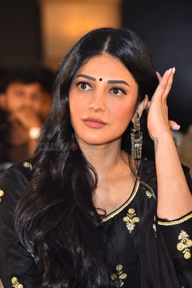 Actress Shruti Haasan at Coolie Pre Release Event Pictures 06