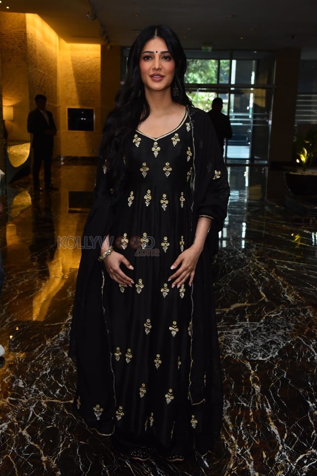 Actress Shruti Haasan at Coolie Pre Release Event Pictures 20