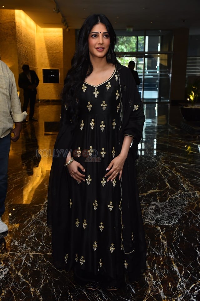 Actress Shruti Haasan at Coolie Pre Release Event Pictures 21