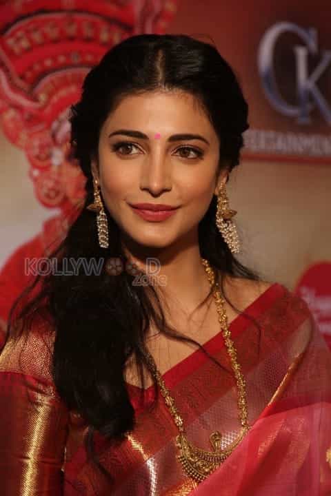 Actress Shruti Hassan Saree Photos