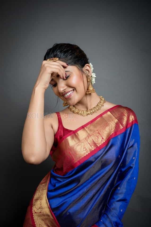 Actress Vani Bhojan Red And Blue Silk Saree Photos