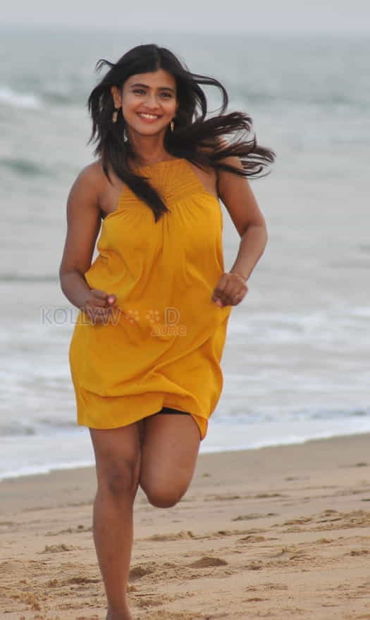 Andhhagadu Movie Heroine Hebah Patel Photos