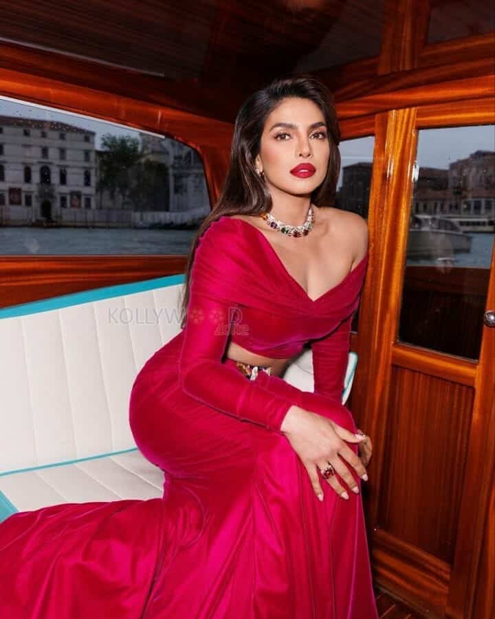 Awesome Priyanka Chopra Cleavage in Red Photos 02