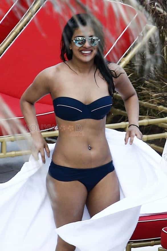 Baywatch Actress Priyanka Chopra Bikini Photos