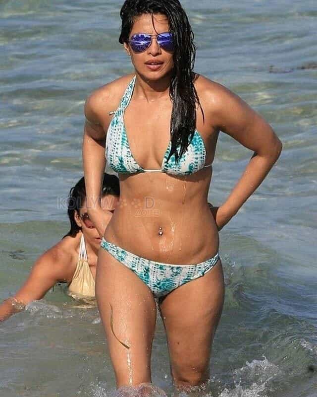 Baywatch Actress Priyanka Chopra Bikini Photos
