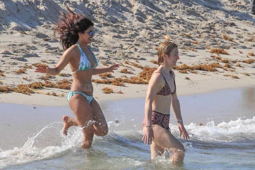 Baywatch Actress Priyanka Chopra Bikini Photos