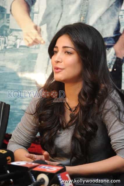 Beautiful Actress Shruti Haasan Photos