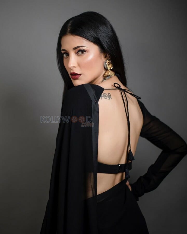 Beautiful Actress Shruti Haasan in Black Saree Photos 01