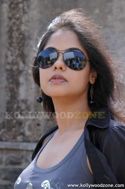 Bindu Madhavi Hot Photos