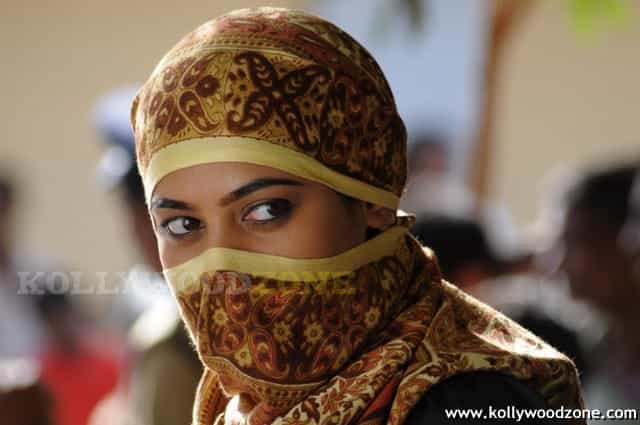 Bindu Madhavi Hot Photos