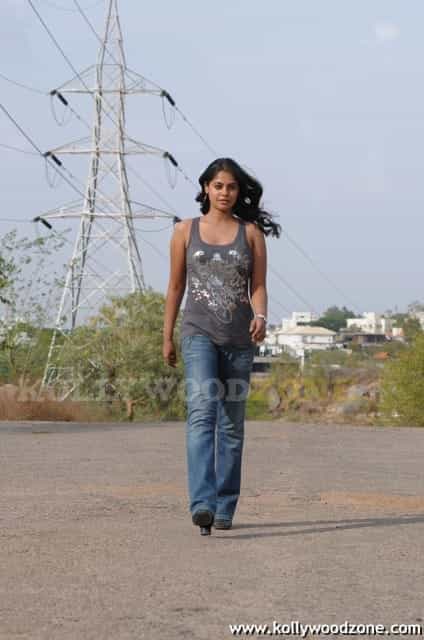 Bindu Madhavi Hot Photos
