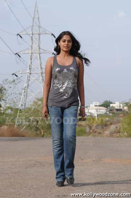 Bindu Madhavi Hot Photos