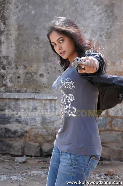 Bindu Madhavi Hot Photos