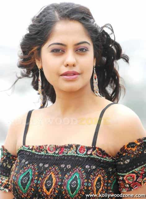 Bindu Madhavi Hot Pics