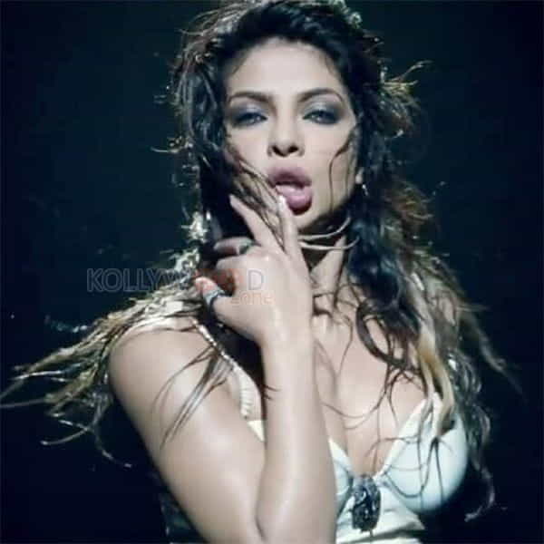 Bollywood Hottie Priyanka Chopra Sexy Pictures