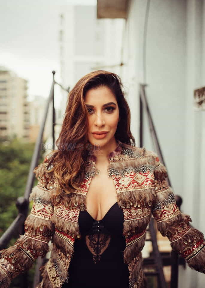 British Model Sophie Choudry Pictures 03