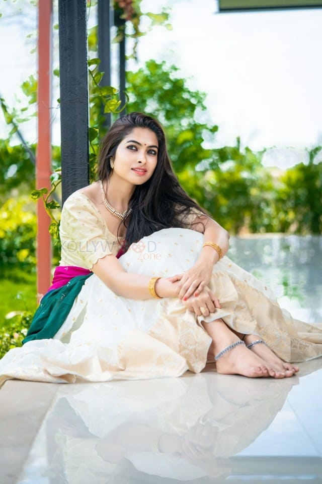 Cab Stories Heroine Divi Vadthya Latest Photoshoot Stills