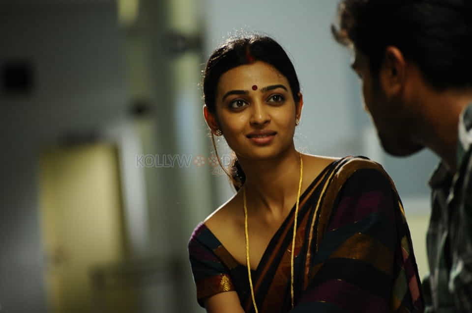 Chithiram Pesuthadi Actress Radhika Apte Stills