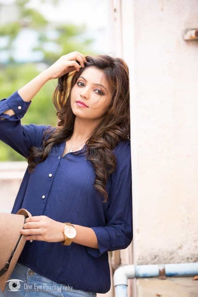 Cute Actress Athulya Ravi Photo Shoot Pictures