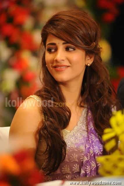 Cute Sexy Actress Shruthi Hassan Saree Photos