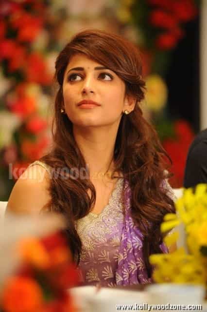 Cute Sexy Actress Shruthi Hassan Saree Photos