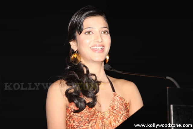 Cute Shruti Haasan Stills