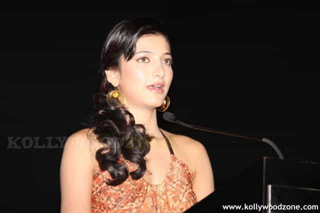 Cute Shruti Haasan Stills