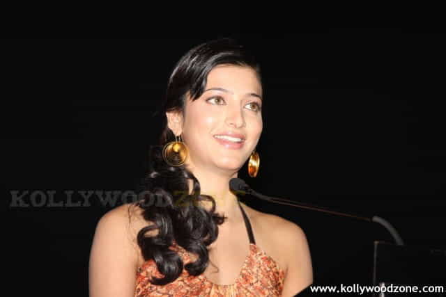 Cute Shruti Haasan Stills