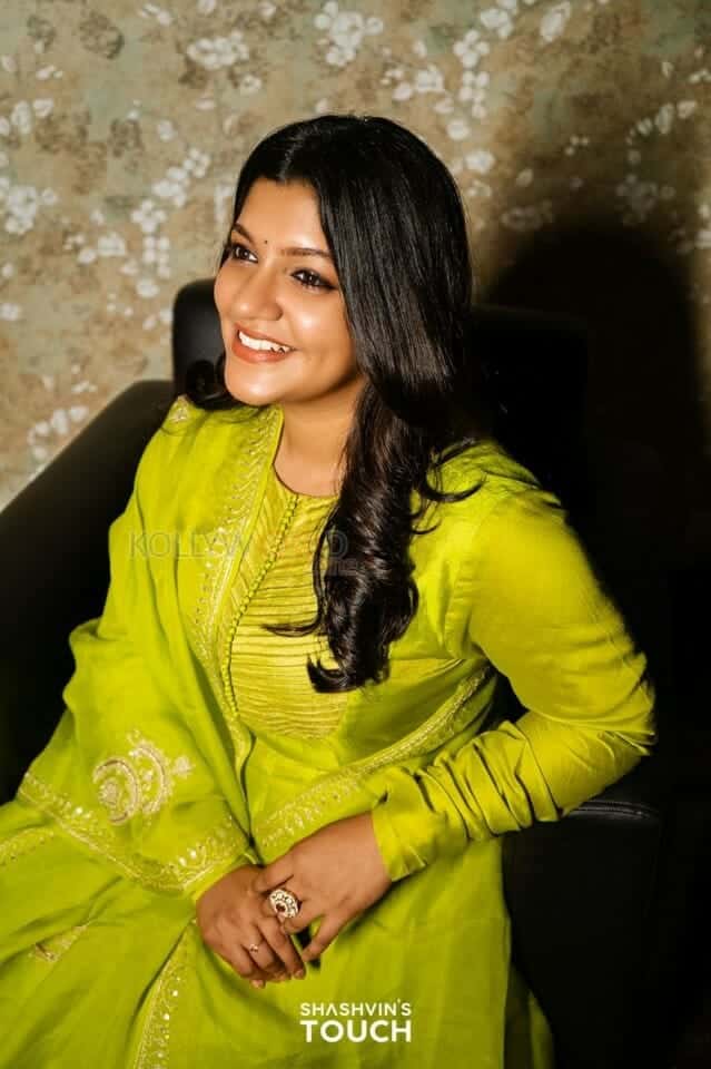 Dhoomam Movie Actress Aparna Balamurali Photoshoot Pictures 01