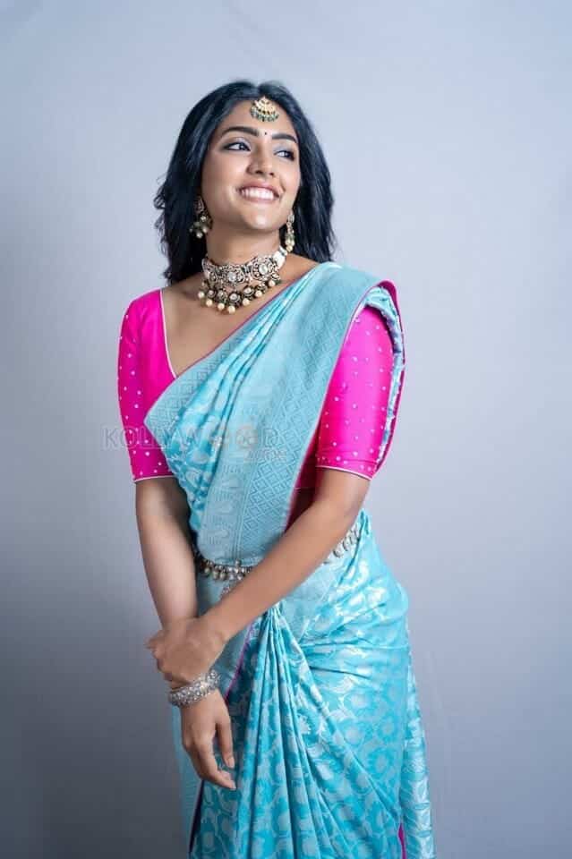 Eesha Rebba Stylish Saree Photos 01